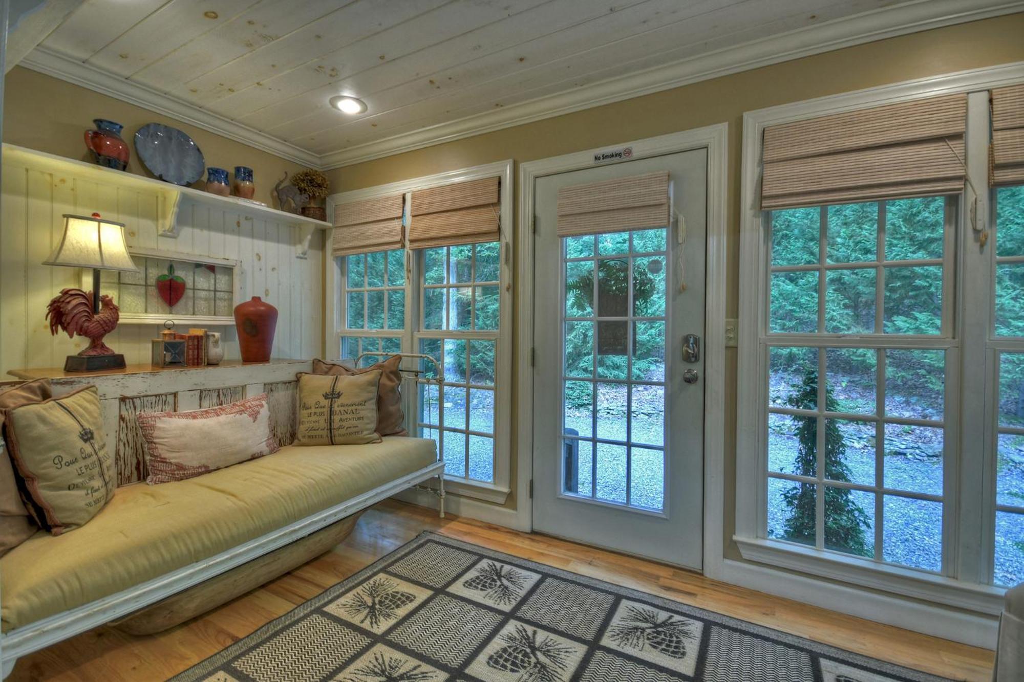 Southern Living Cottage Cozy Up By The Fire Relax On The Porch And Enjoy Peaceful Surroundings Blue Ridge Eksteriør bilde